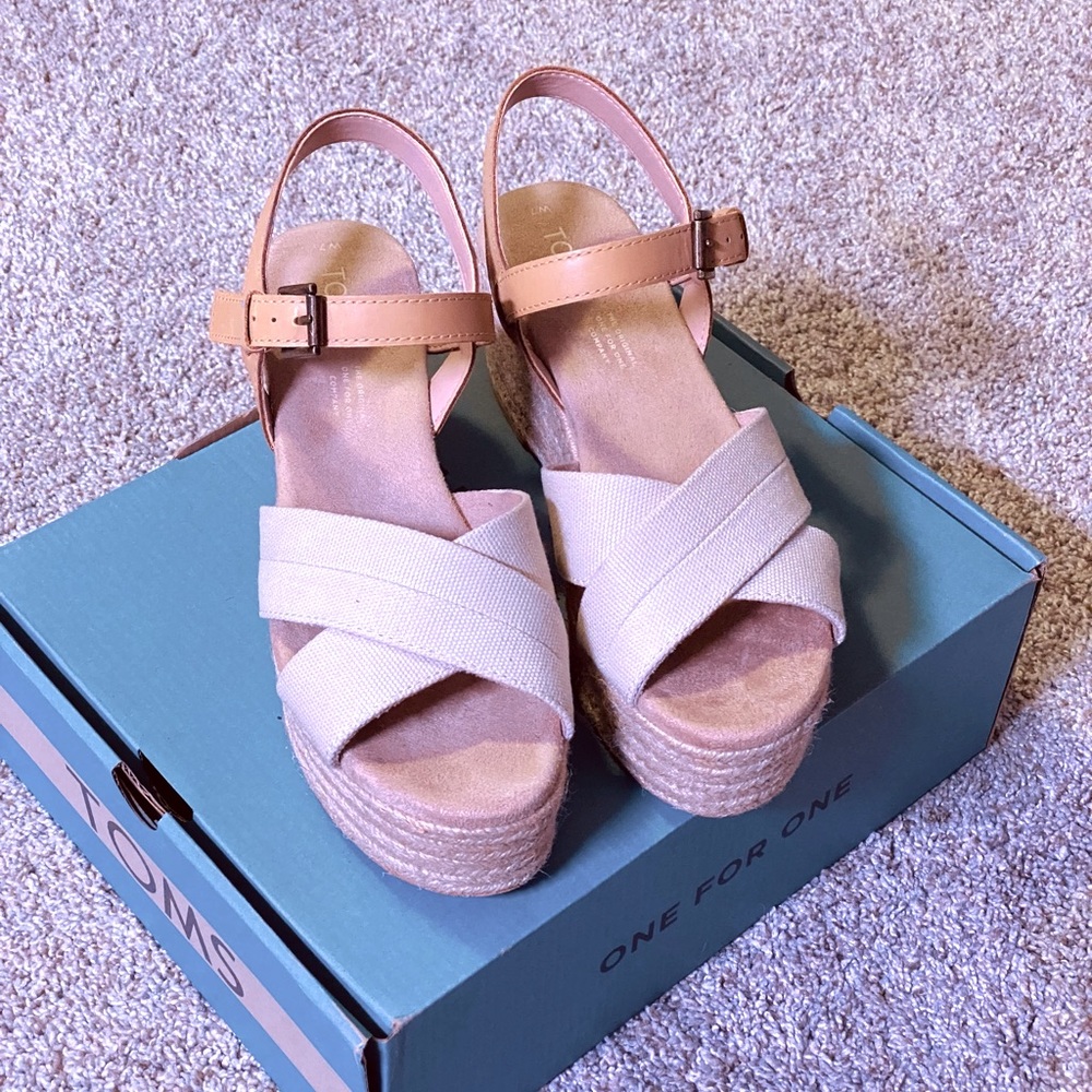 PLATFORM HEELS